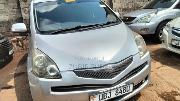 Toyota Ractis 2010 Silver