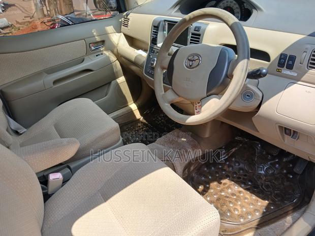 Toyota Raum 2005 Blue
