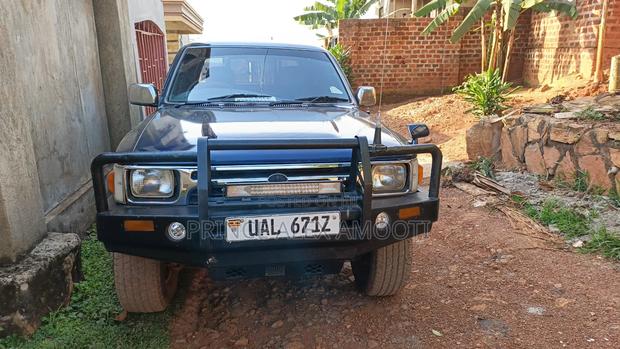 Toyota Hilux 1998 Blue