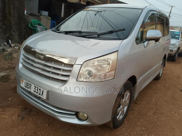 Toyota Noah 2008 Silver