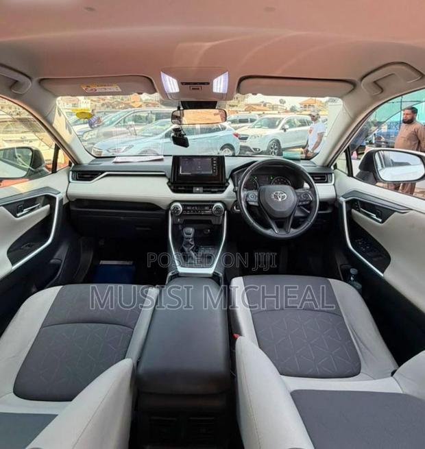Toyota RAV4 XLE Premium AWD 2020 White