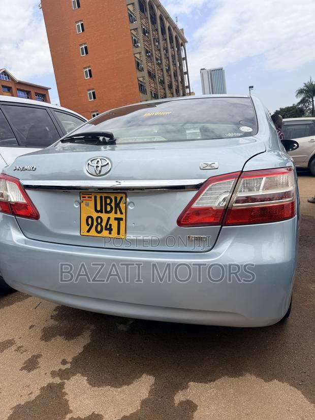 Toyota Premio 2013 Silver