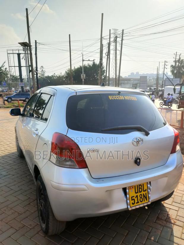 Toyota Vitz 2008 Silver