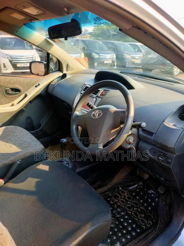 Toyota Vitz 2008 Silver