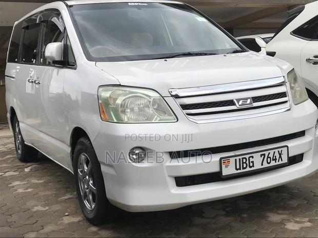 Toyota Noah 2006 White