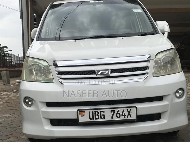 Toyota Noah 2006 White