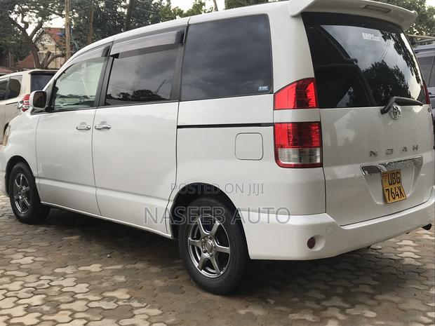 Toyota Noah 2006 White