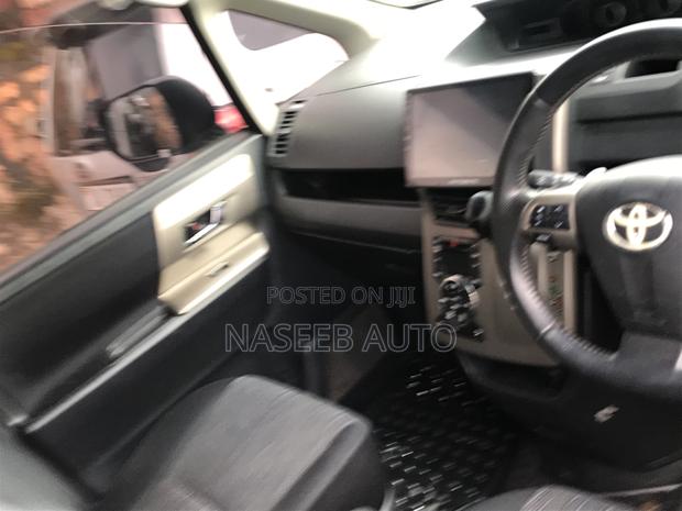 Toyota Noah 2012 Black
