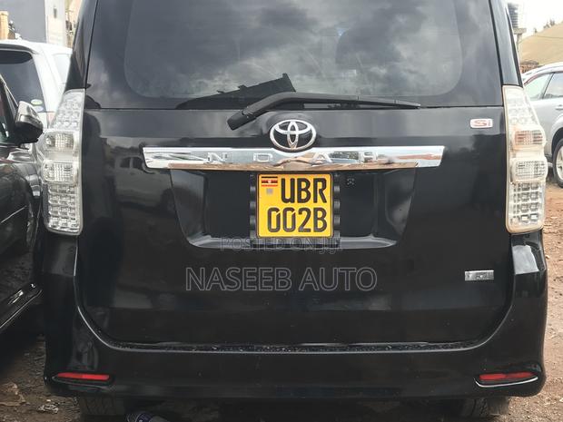 Toyota Noah 2012 Black