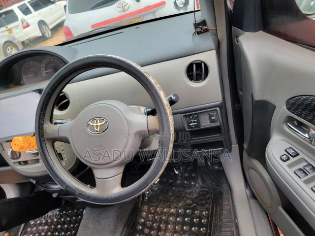 Toyota Sienta 2006 Black
