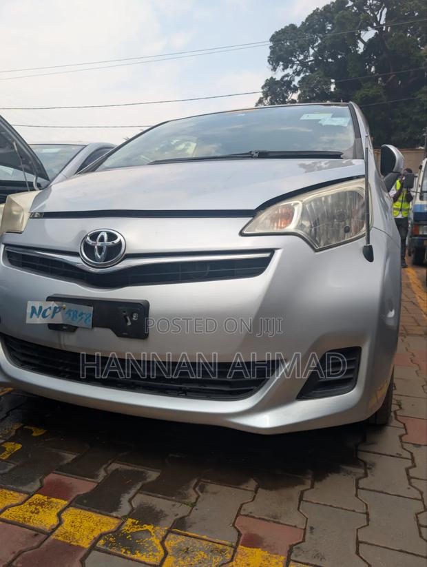 Toyota Ractis 1.5 FWD 2013 Silver