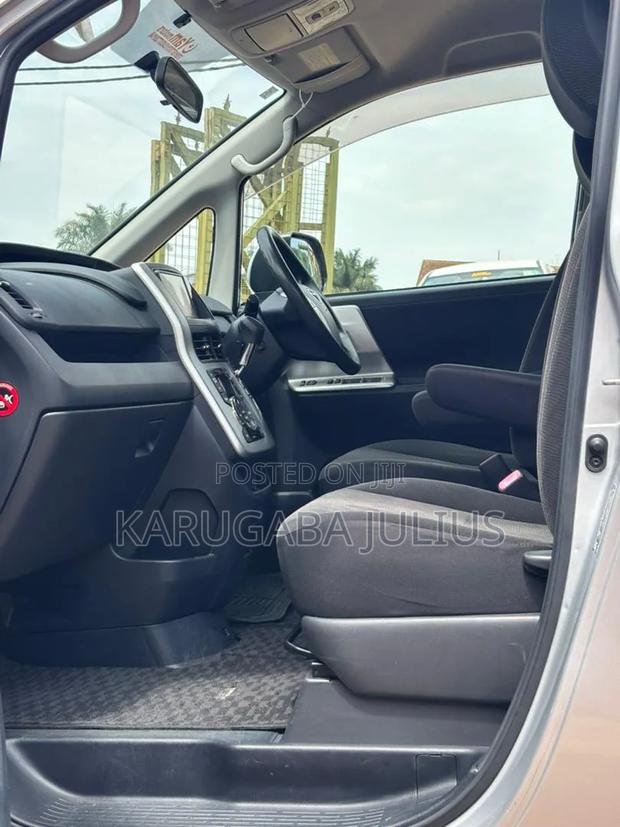 New Toyota Noah 2012 Silver
