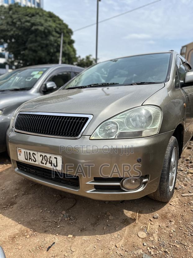 Toyota Picnic 2.0 FWD 2002 Gold