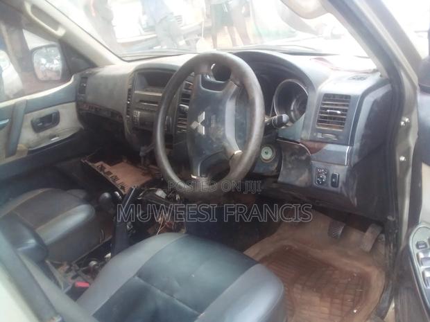 Mitsubishi Pajero 2012 Silver