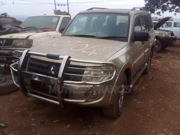Mitsubishi Pajero 2012 Silver