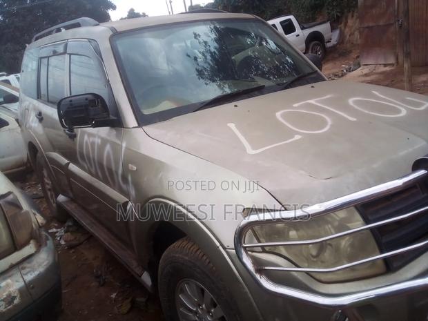 Mitsubishi Pajero 2012 Silver