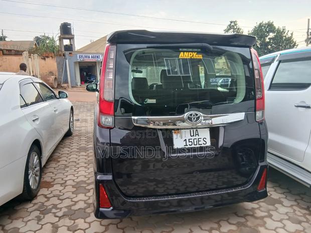 Toyota Noah 2014 Maroon