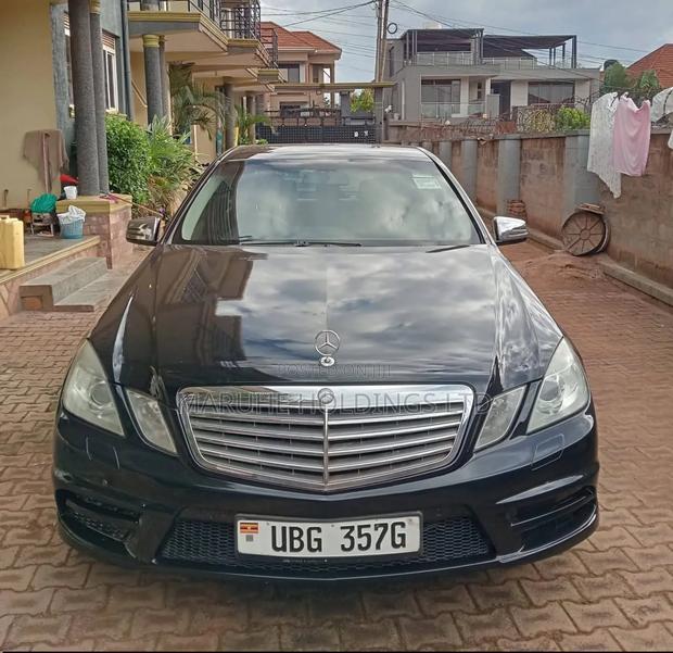 Mercedes-Benz 200E 2010 Black