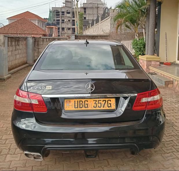Mercedes-Benz 200E 2010 Black