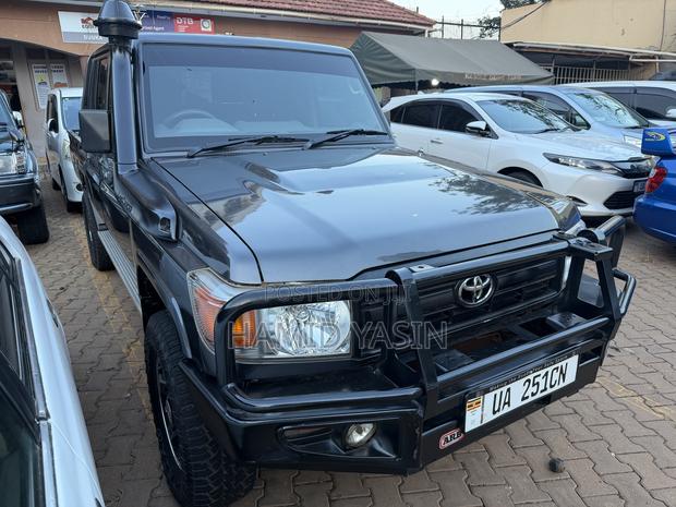 Toyota Land Cruiser 2019 Blue