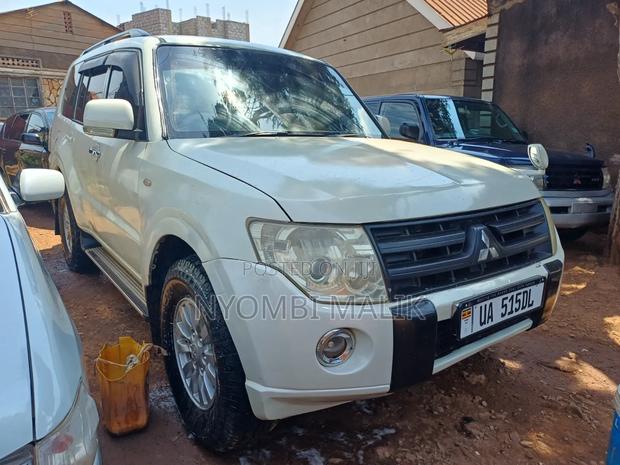 Mitsubishi Pajero 2010 White
