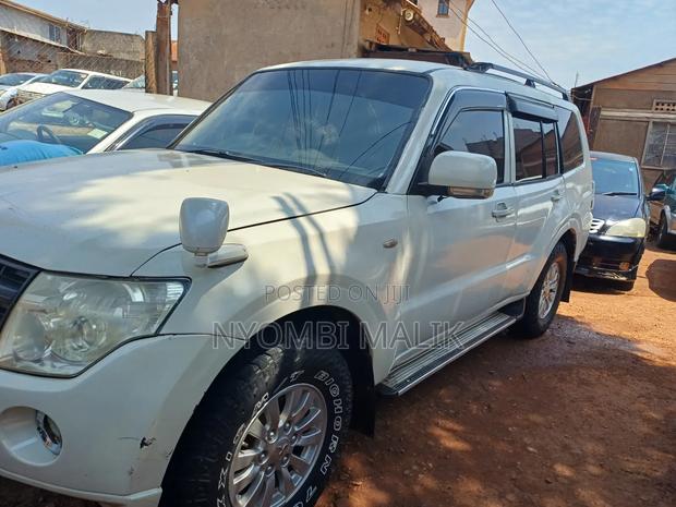 Mitsubishi Pajero 2010 White