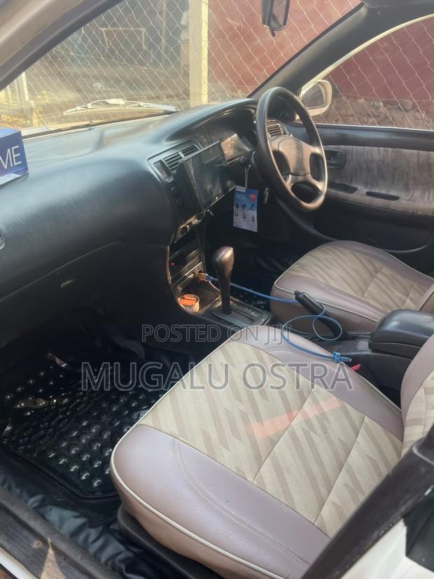 Toyota Corolla 1997 White