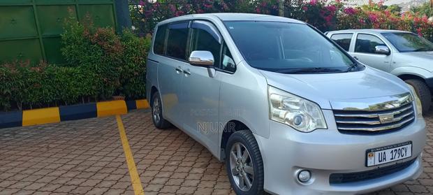 Toyota Noah 2010 Silver