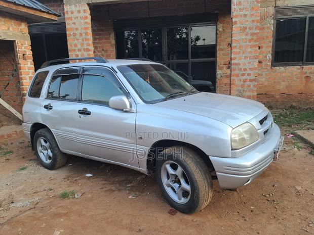 Suzuki Escudo 1995 Gray