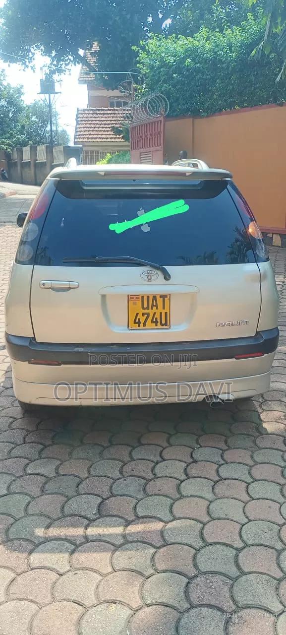 Toyota Raum 1999