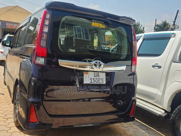 Toyota Noah 2015 Black