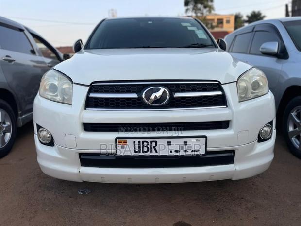 Toyota RAV4 2010 White