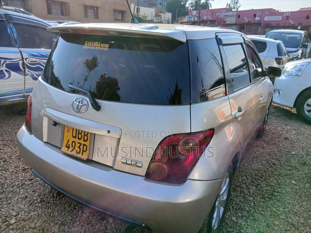 Toyota IST 2006 Gold