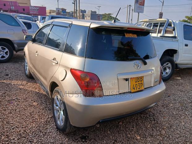 Toyota IST 2006 Gold