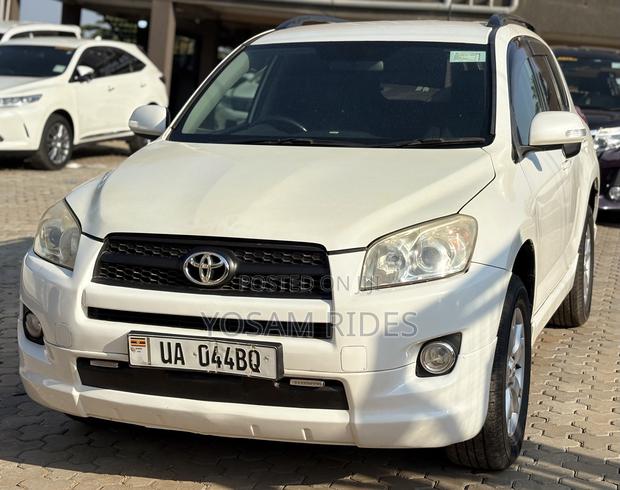 Toyota RAV4 2012 White