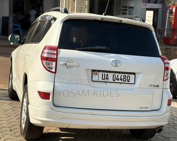 Toyota RAV4 2012 White
