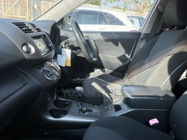 Toyota RAV4 2012 White