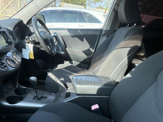 Toyota RAV4 2012 White