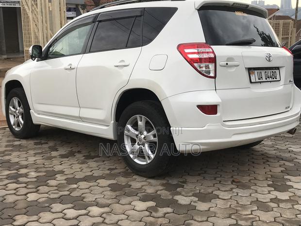 Toyota RAV4 2010 White