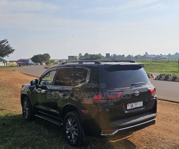 Toyota Land Cruiser 2016 Black