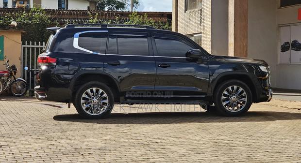 Toyota Land Cruiser 2016 Black