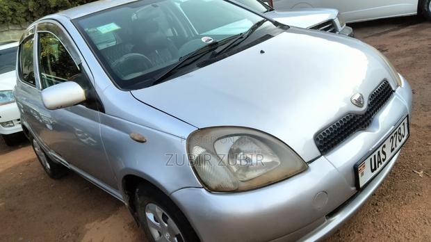 Toyota Vitz 2004 Silver