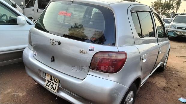 Toyota Vitz 2004 Silver