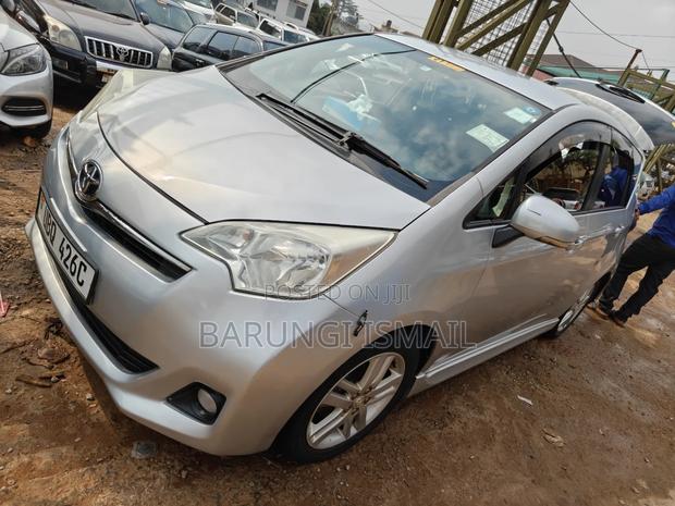 Toyota Ractis 2011 Silver