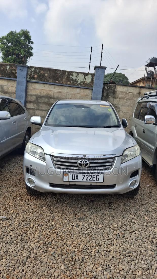 Toyota Vanguard 2011 Silver