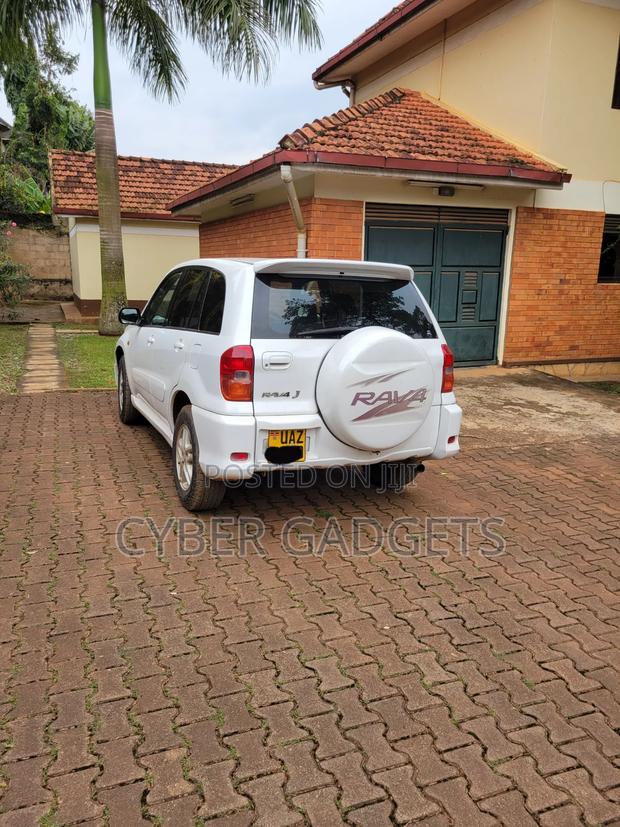 Toyota RAV4 2004 White