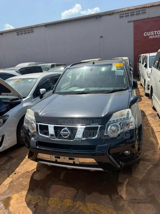 Nissan X-Trail 2.0 Petrol FWD 2013 Black