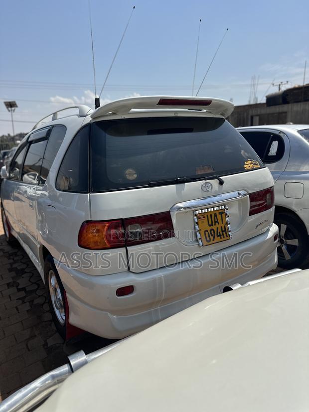 Toyota Ipsum 2004 White