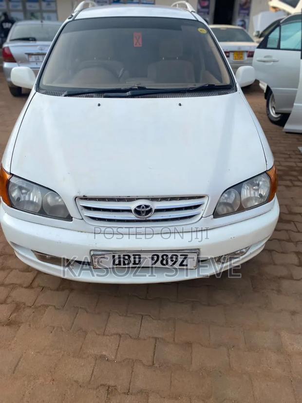 Toyota Ipsum 2000 White