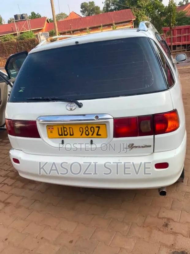 Toyota Ipsum 2000 White
